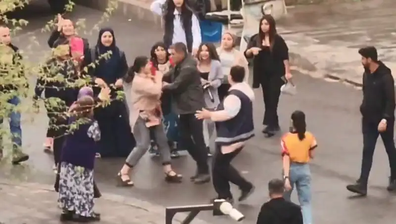 Adliye Önünde Tekme ve Yumruklarla Büyüyen Kargaşa: Neler Oldu?