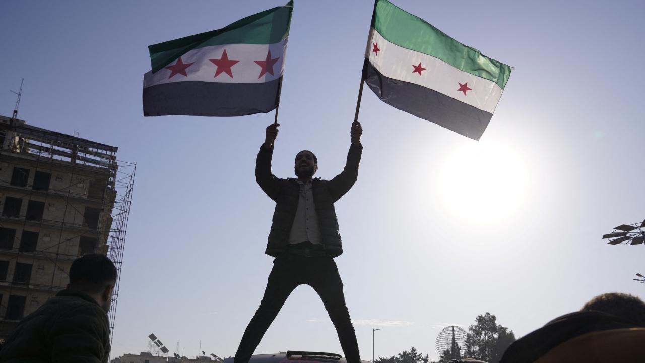 Suriye'de Esed Rejimi Devrildi: Halk Kutlamalarla Sevindi