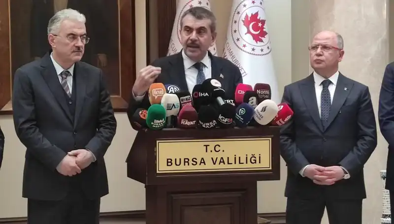 Bakan Tekin Protesto Eden Çalışanları Uyardı: "Yaptırım Uygulanabilir!"