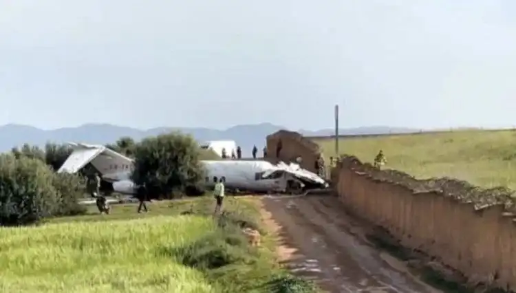 Uçak Acil İniş Yaptı: Pistten Çıktı ve Duvara Çarptı