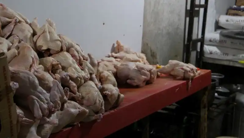 Döner İmalathanesinde Şok Eden Görüntüler: Sağlık Tehlikesi İşte Burada!