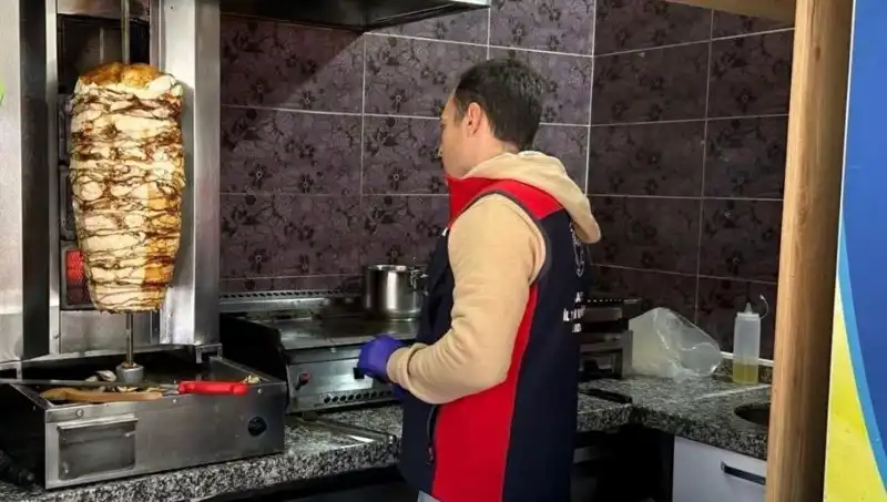 Tavuk Döner Alarmı: İşletmelerde Şok Baskınların Nedenleri ve Sonuçları