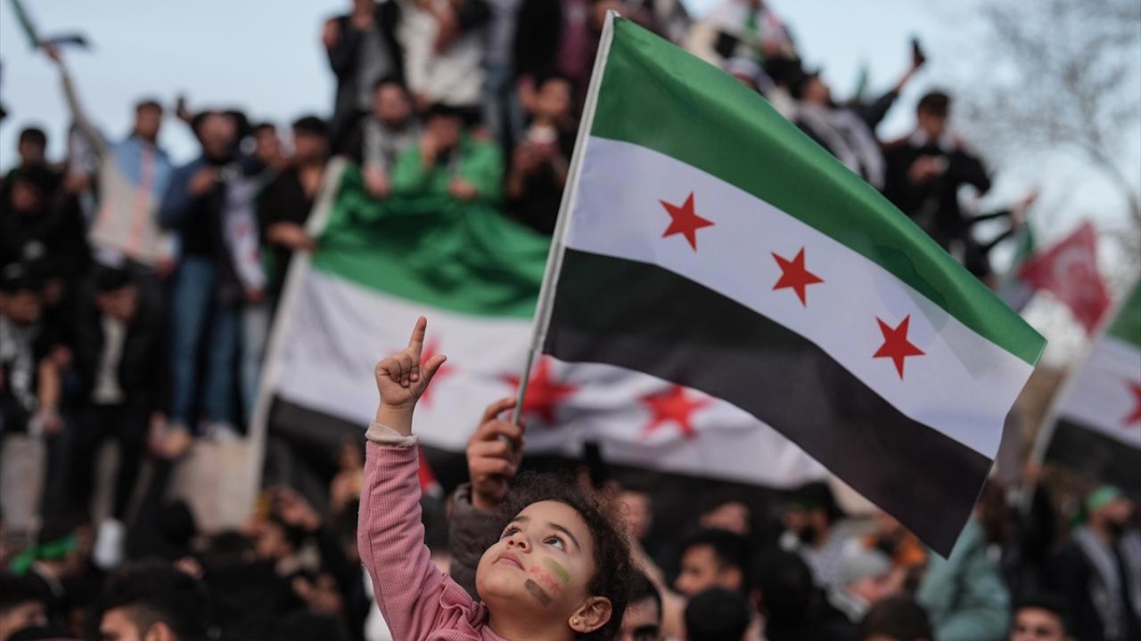 Suriye Bayrağı Yenilendi: Yeni Bayrağın Anlamı Ne?