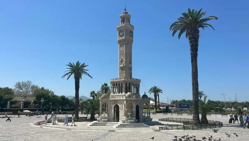 İzmir'de Sıcak Hava Dalgası: Meydanlar Neden Boş Kaldı?
