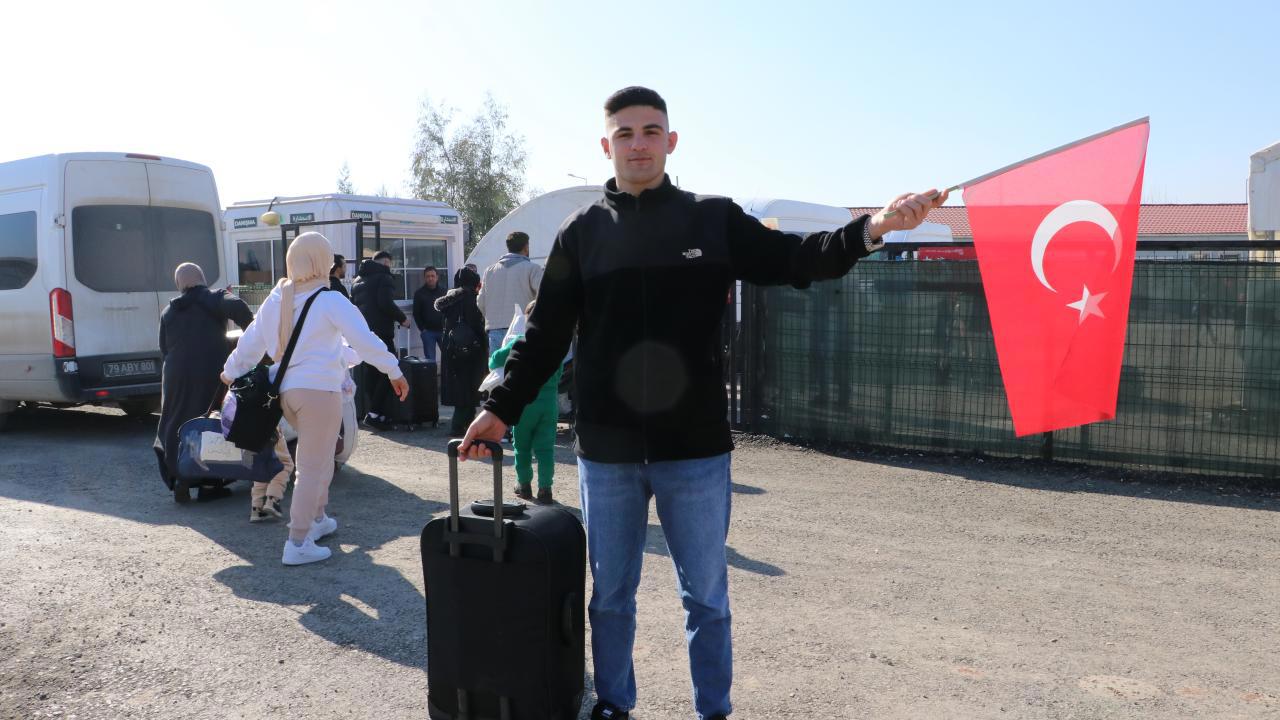 Türk bayrağıyla Suriye'ye dönen Abdulkadir'den sürpriz karar!