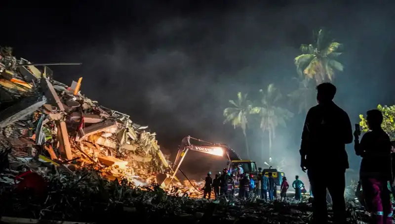 Myanmar'da Umutları Yeniden Yeşerten Enkaz Altında Hayatta Kalma Hikayesi