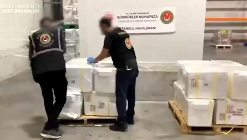 İstanbul Havalimanı'nda Tarihi Uyuşturucu Operasyonu: 455 Kilo Kokain Ele Geçirildi