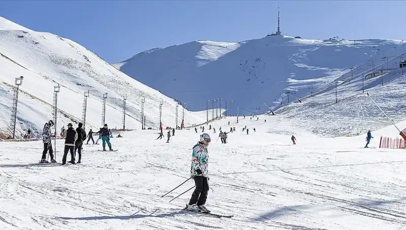 Palandöken Kayak Merkezi'nde Rekor Kar Kalınlığı: Kış Tutkunları İçin Cennet!