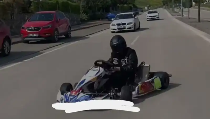 Genç Go-Kart Sürücüsünün Tehlikeli Drift Gösterisi Tüm Dikkatleri Üzerine Çekti!
