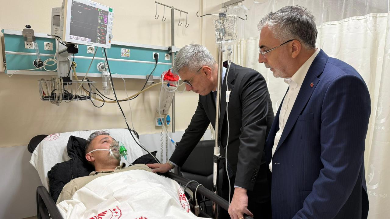 Bakanlar, Yaralılara Hastanede Ziyaret Gerçekleştirdi