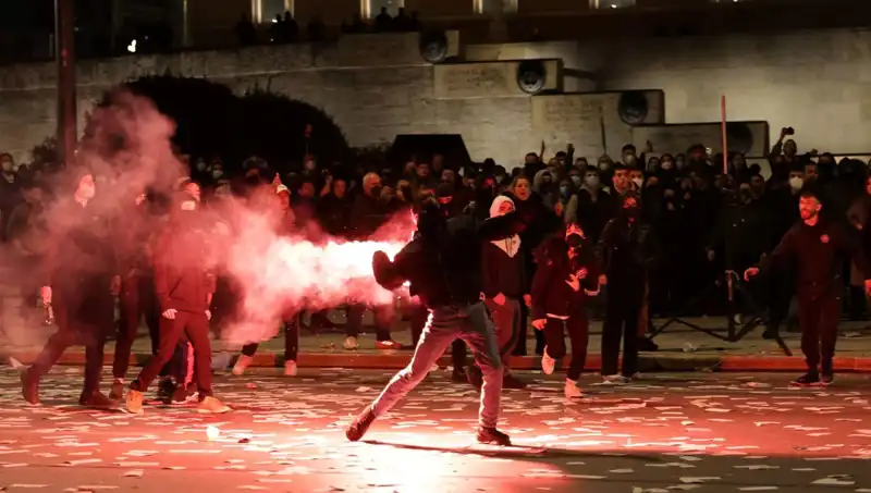 Yunanistan’da Hükümete Gensoru: Atina Sokakları Protestolarla İnliyor