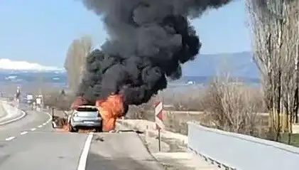 Kütahya'da Seyir Halindeki Otomobilin Alev Alev Yanma Anı!