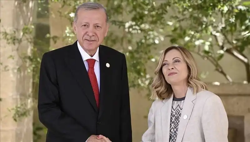 İstanbul'da Akdeniz Zirvesi: Erdoğan, İtalya ve Libya Başbakanları ile Tarihi Toplantıya Hazırlanıyor