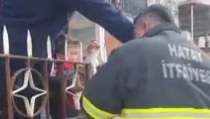 Hatay’da Dehşet Verici Kaza: Çocuğun Koluna Demir Korkuluk Sözleşti!