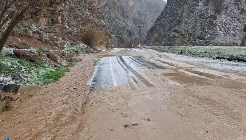 Tunceli'yi Vuran Dolu ve Sağanak, Hayatı Olumsuz Etkiledi!