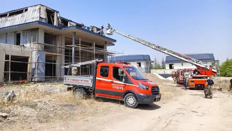 Gölbaşı'nda Villasız Kalan Doğayı Saran Yangın Panik Yarattı