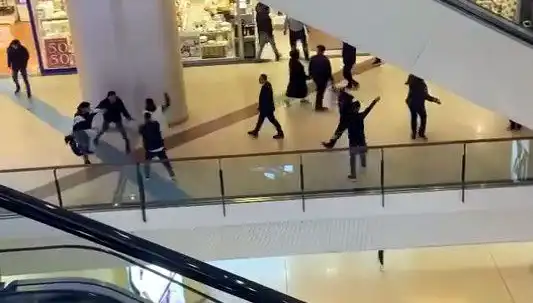 İstanbul'un En Büyük AVM'sinde Şok Edici Kavga: Güvenlik Önlemleri Yetersiz mi?