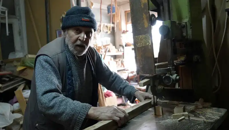 87 Yaşındaki Usta: Geleneksel El Sanatlarını Yaşatan Bir Efsane