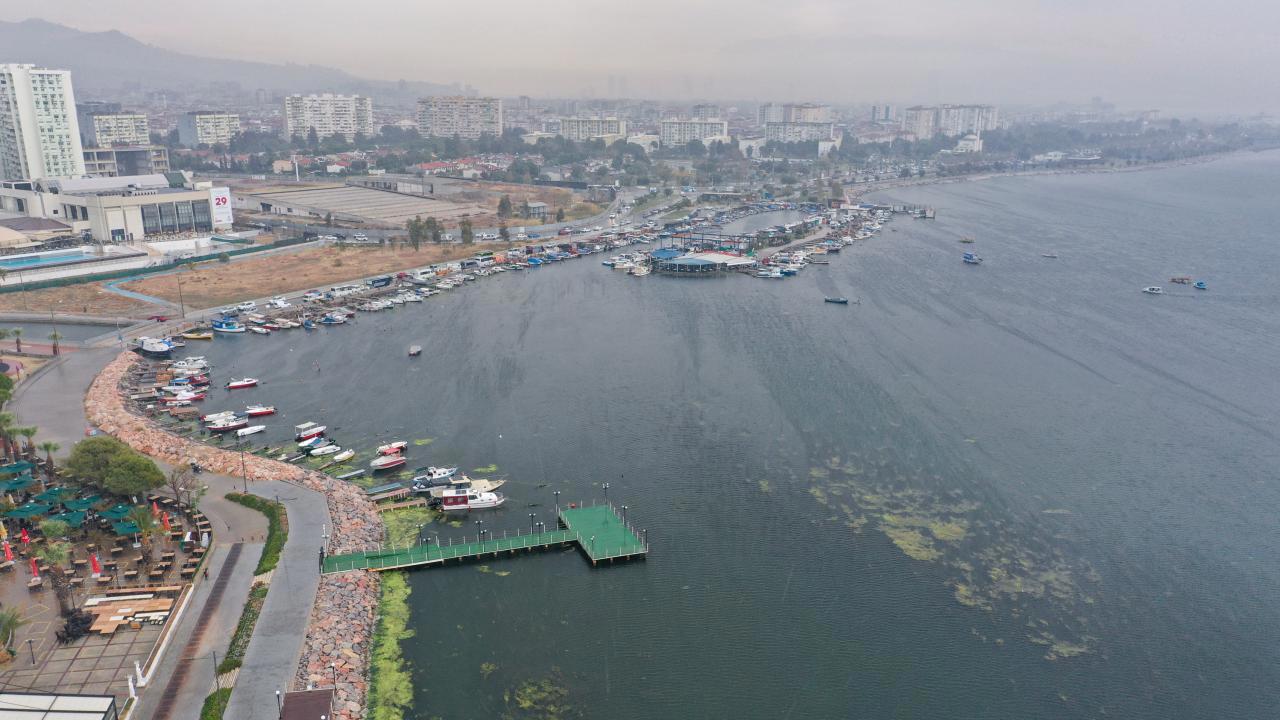İzmir Körfezi'ndeki Kirliliğe Soruşturma Açılıyor