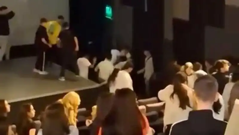 Rapçi Çakal'ın Hayranları Arasında Yaşanan Tartışma Büyüyor!