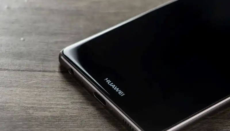 Huawei, Yeni Katlanabilir Telefonunu İle Geleceği Şekillendiriyor