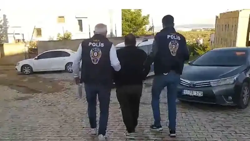 Balıkesir'de Dolandırıcılık Şebekesi Çökertildi: 4 Tutuklama Gerçekleşti!