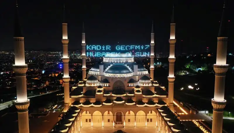 2025 Kadir Gecesi: Tarih ve İbadet Nedir, Nasıl Geçirilir?