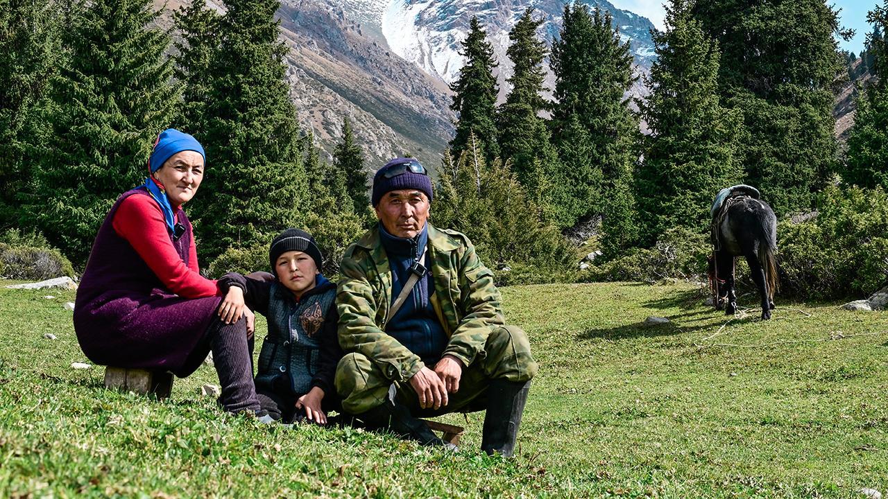 Tanrı Dağları'nda Türk Ailesine Yılbaşı Sürprizi