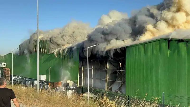 Balıkesir’deki Fabrika Yangınında İki İşçi Hayatını Kaybetti, Bir Tutuklama Gerçekleşti