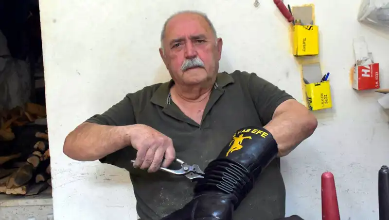 Tireli Hasan Usta, Geleneksel Sanatı 64 Yıldır Yaşatıyor: "Elle Yapan Başka Usta Yok"