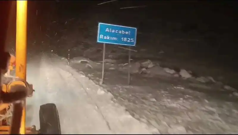 Antalya'da Nadide Bir Manzara: Kar Dolu Bir Gün Yaşandı!