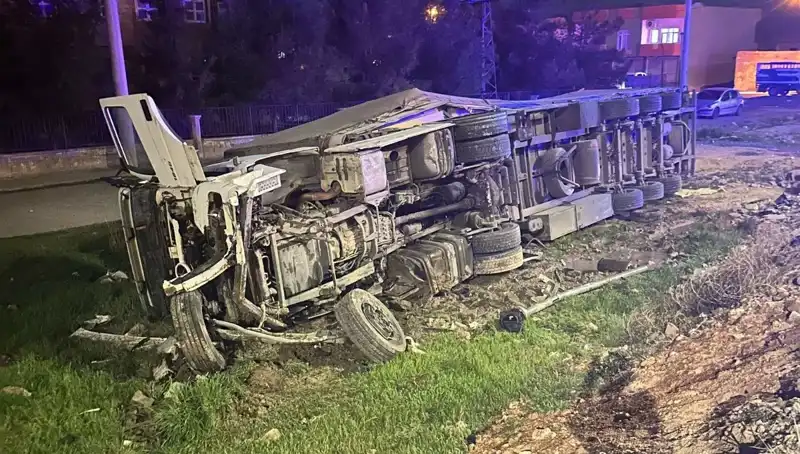 TIR Devrildi: Altı Kişinin Yaralandığı Kaza Detayları Ortaya Çıktı