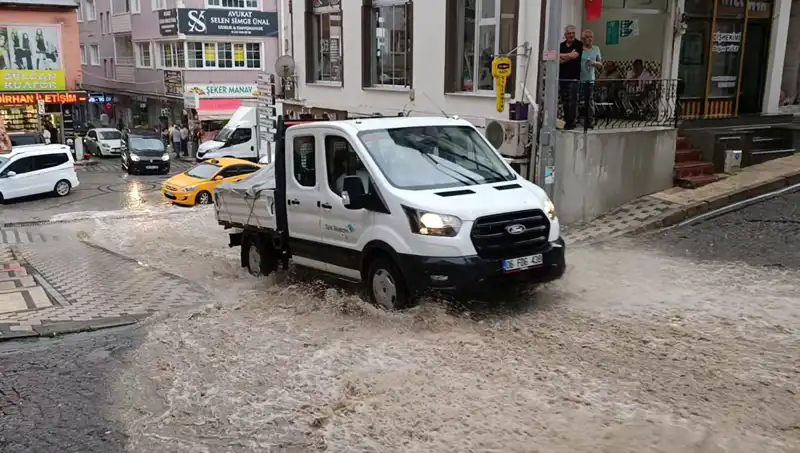 Ani Gelen Sağanak Yağışlar Şehri Sadece 10 Dakikada Su Altında Bıraktı